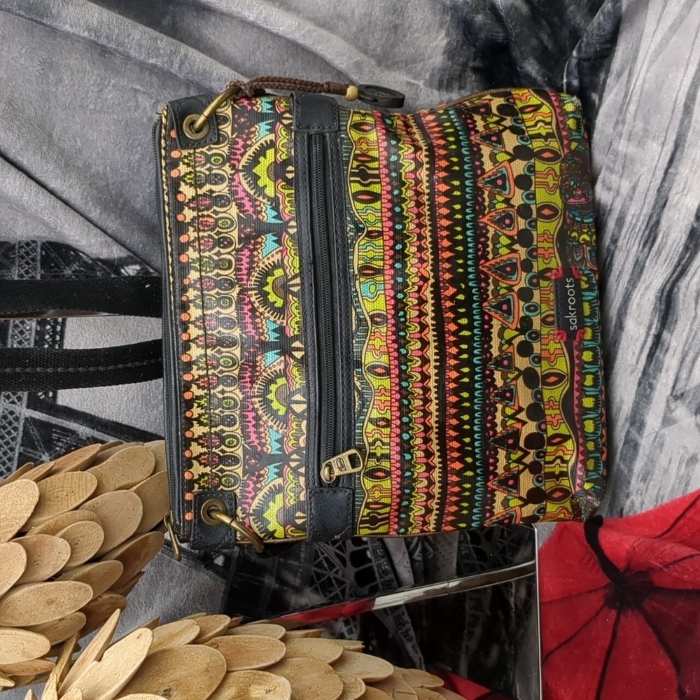 Sack roots patterned purse